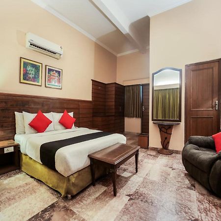 Capital O 10953 Dayal Lodge - A Boutique Hotel Агра Экстерьер фото