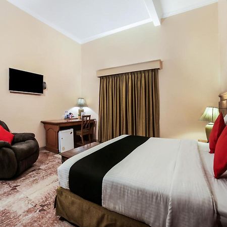 Capital O 10953 Dayal Lodge - A Boutique Hotel Агра Экстерьер фото