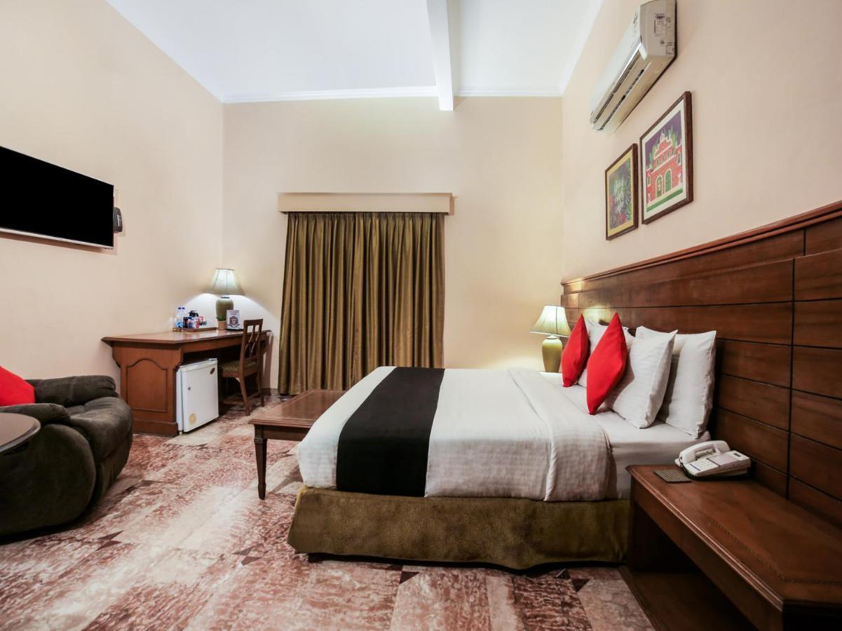Capital O 10953 Dayal Lodge - A Boutique Hotel Агра Экстерьер фото
