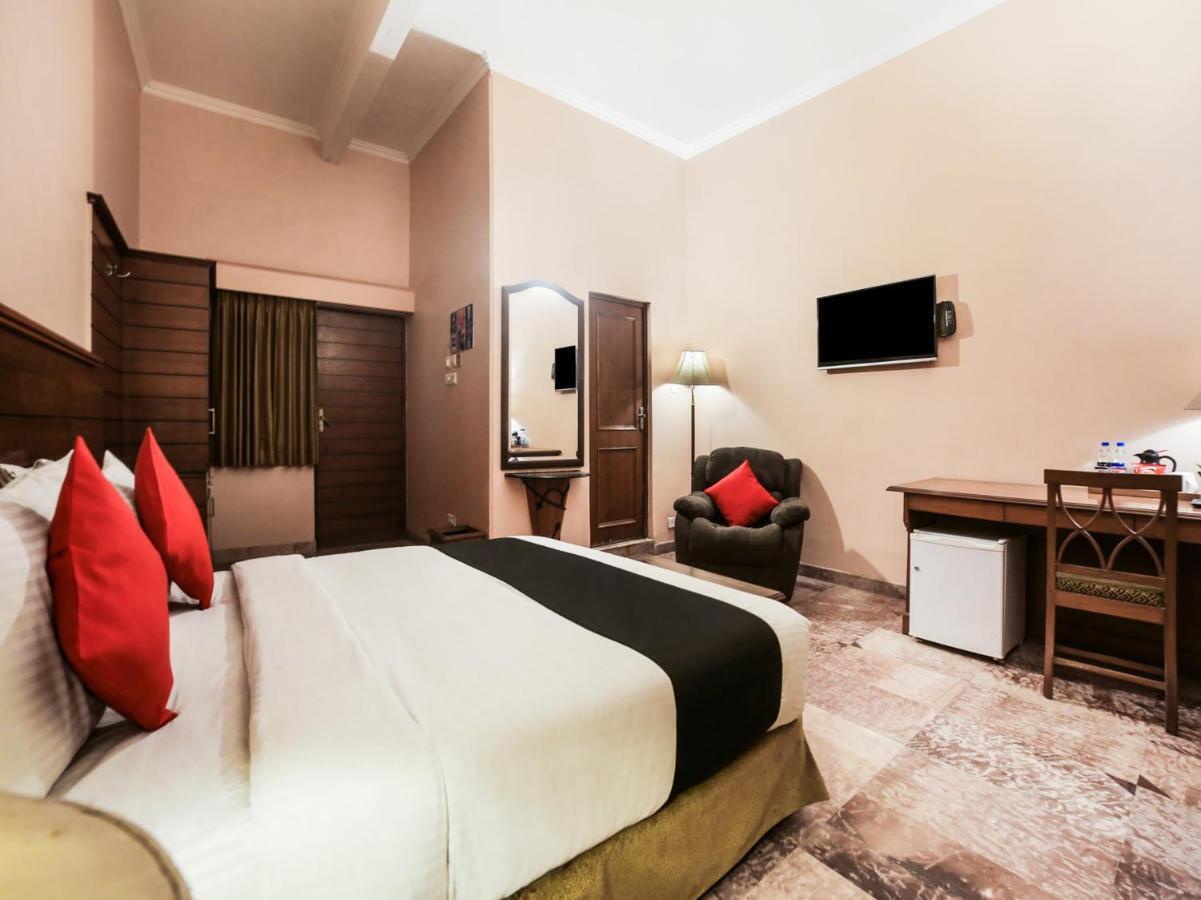 Capital O 10953 Dayal Lodge - A Boutique Hotel Агра Экстерьер фото