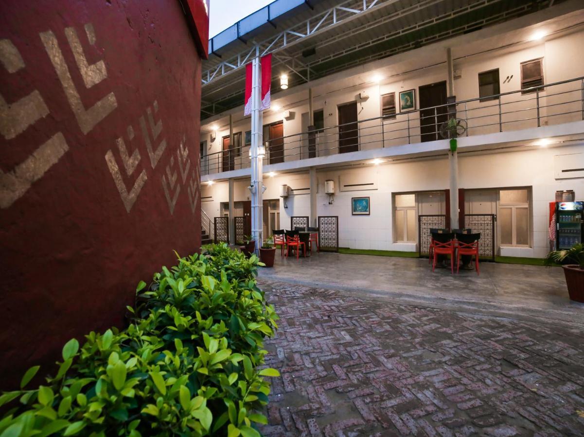 Capital O 10953 Dayal Lodge - A Boutique Hotel Агра Экстерьер фото